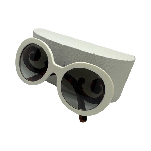 PRADA Sunglasses 😎 - Picture 4 of 17